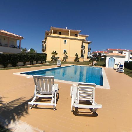 Oura Beach T1 Apartment Coral , Close To The Strip, Swimming Pool, Wi Fi, A/C Albufeira Bagian luar foto