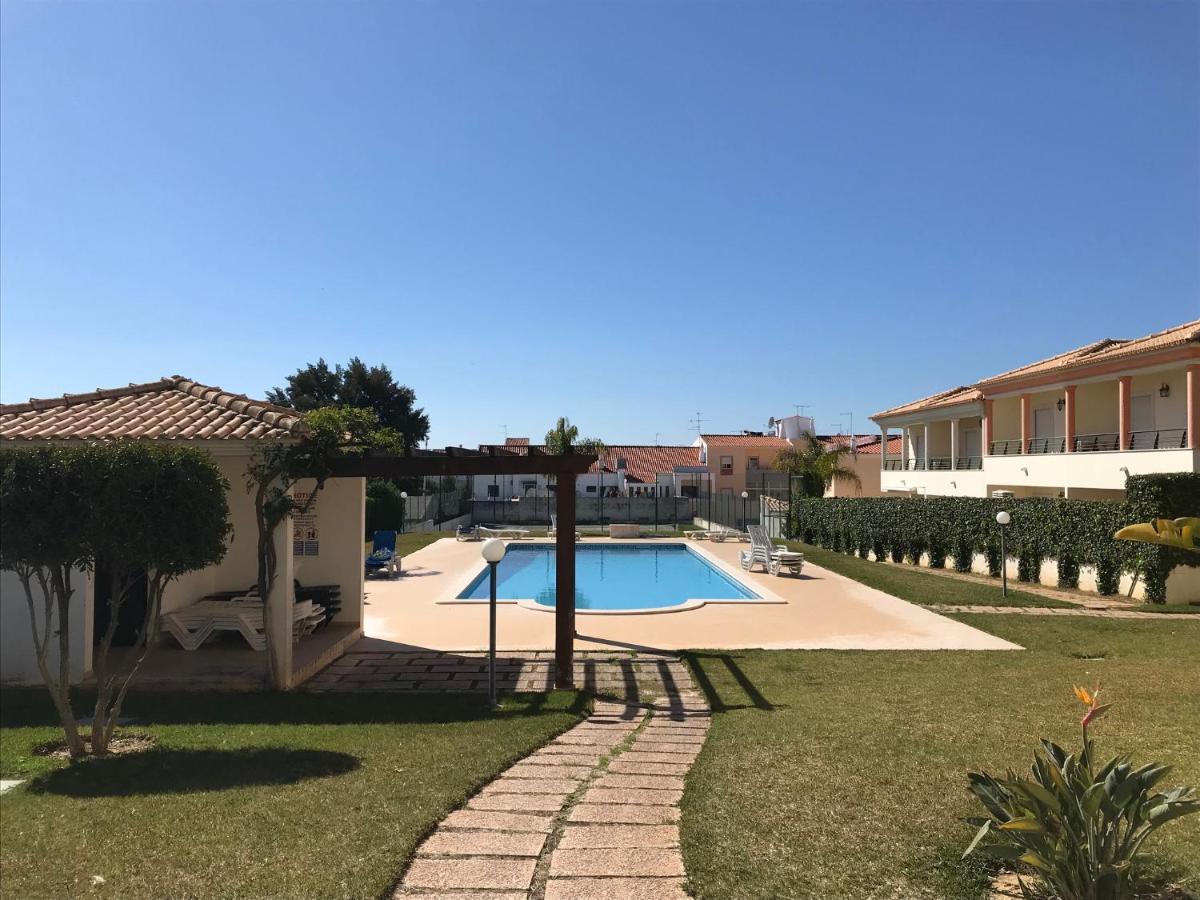 Oura Beach T1 Apartment Coral , Close To The Strip, Swimming Pool, Wi Fi, A/C Albufeira Bagian luar foto
